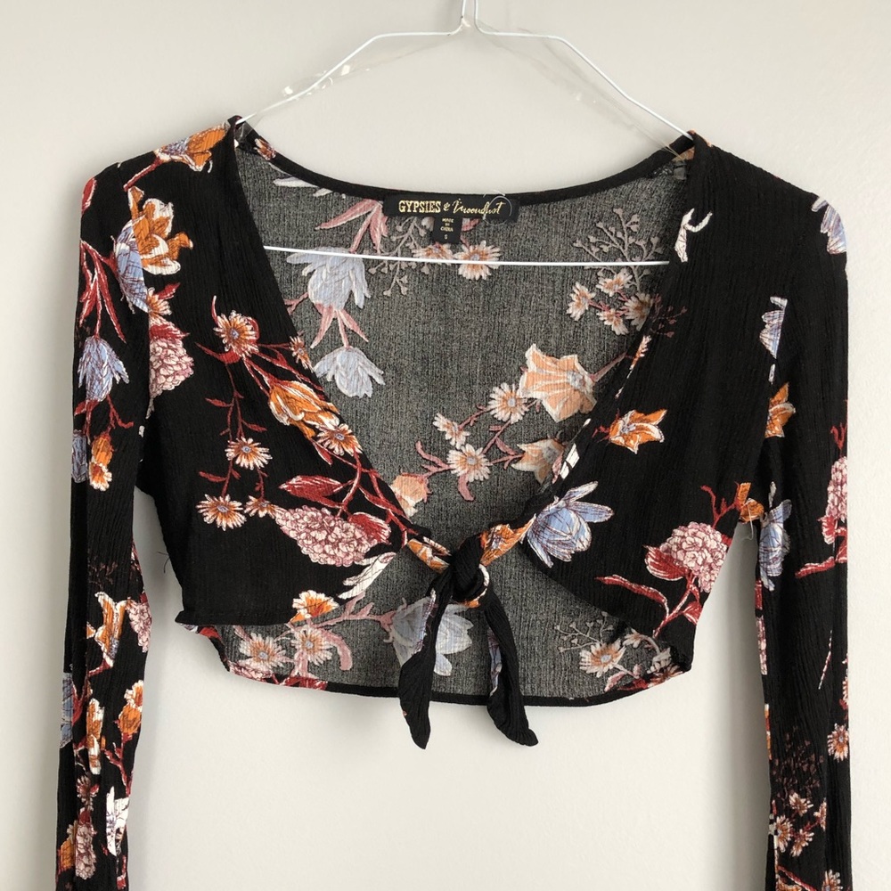 🧡 Cropped Long Sleeve with Knot- Size S 🧡